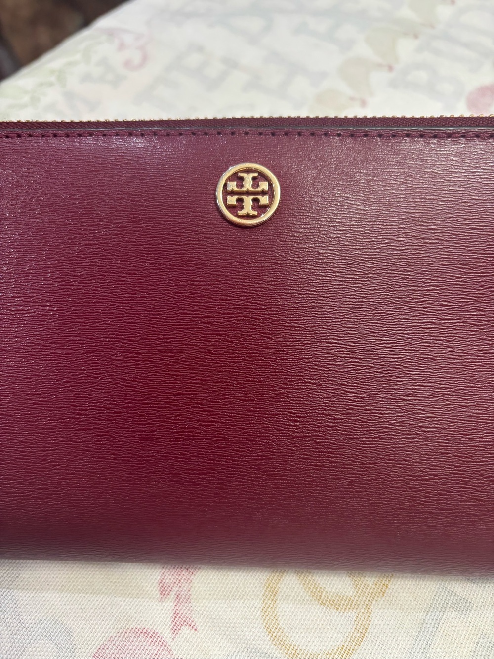 Tory Burch Burgandy Leather Continental Wallet with Gold Logo - Picture 3 of 7
